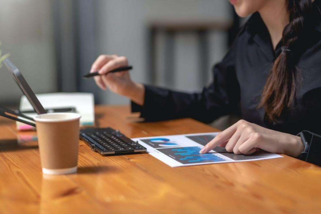 Workshop-Teilnehmer bei der Keyword-Analyse